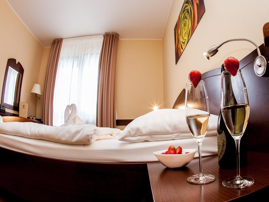 Hotel Impozant Valca Bagian luar foto